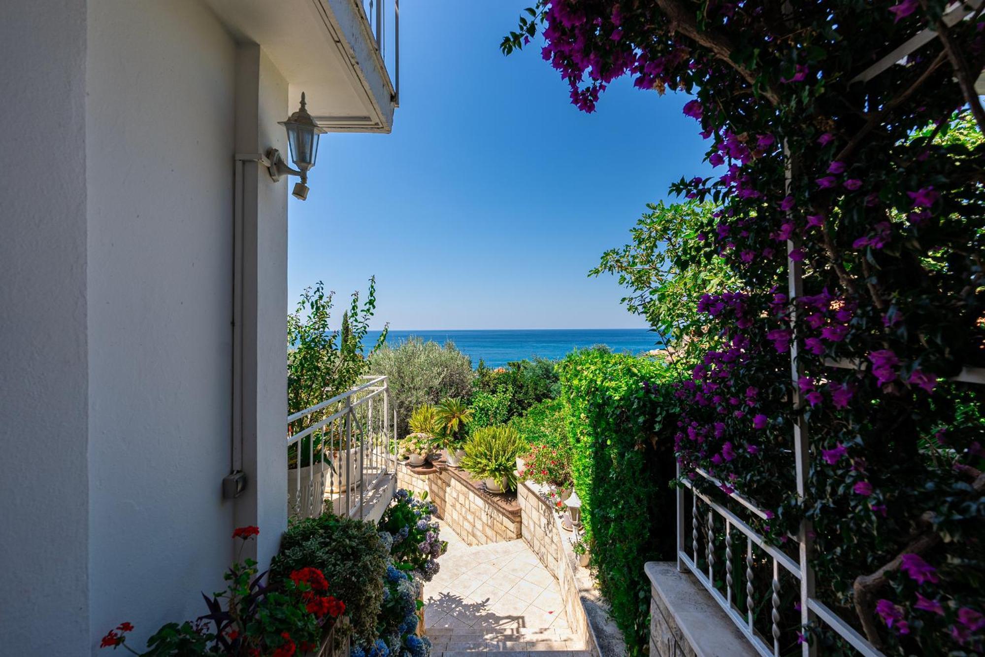 Sun Rose Apartments Свети-Стефан Экстерьер фото