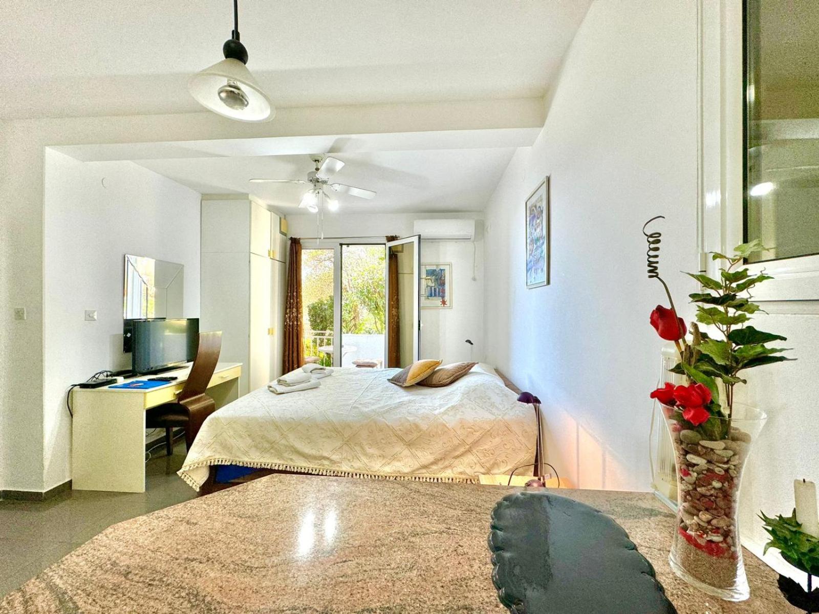 Sun Rose Apartments Свети-Стефан Экстерьер фото